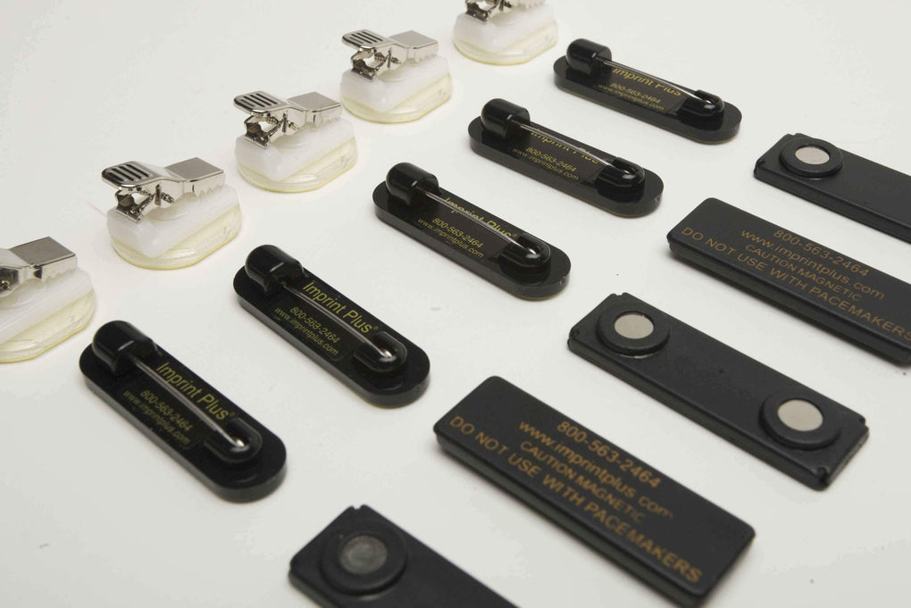 Naambadge met magneet